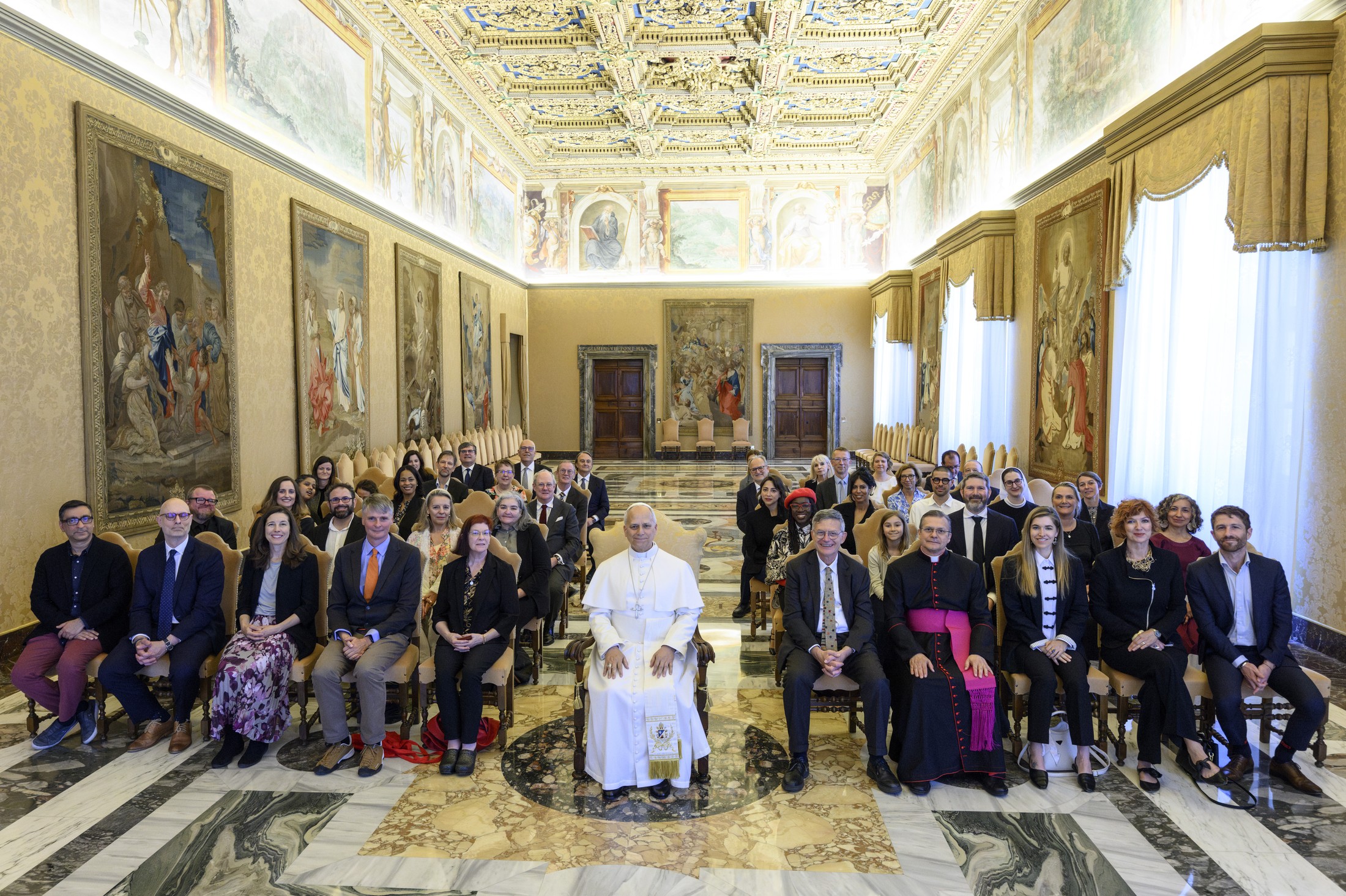 Photographie de groupe lors d’une audience au Vatican.